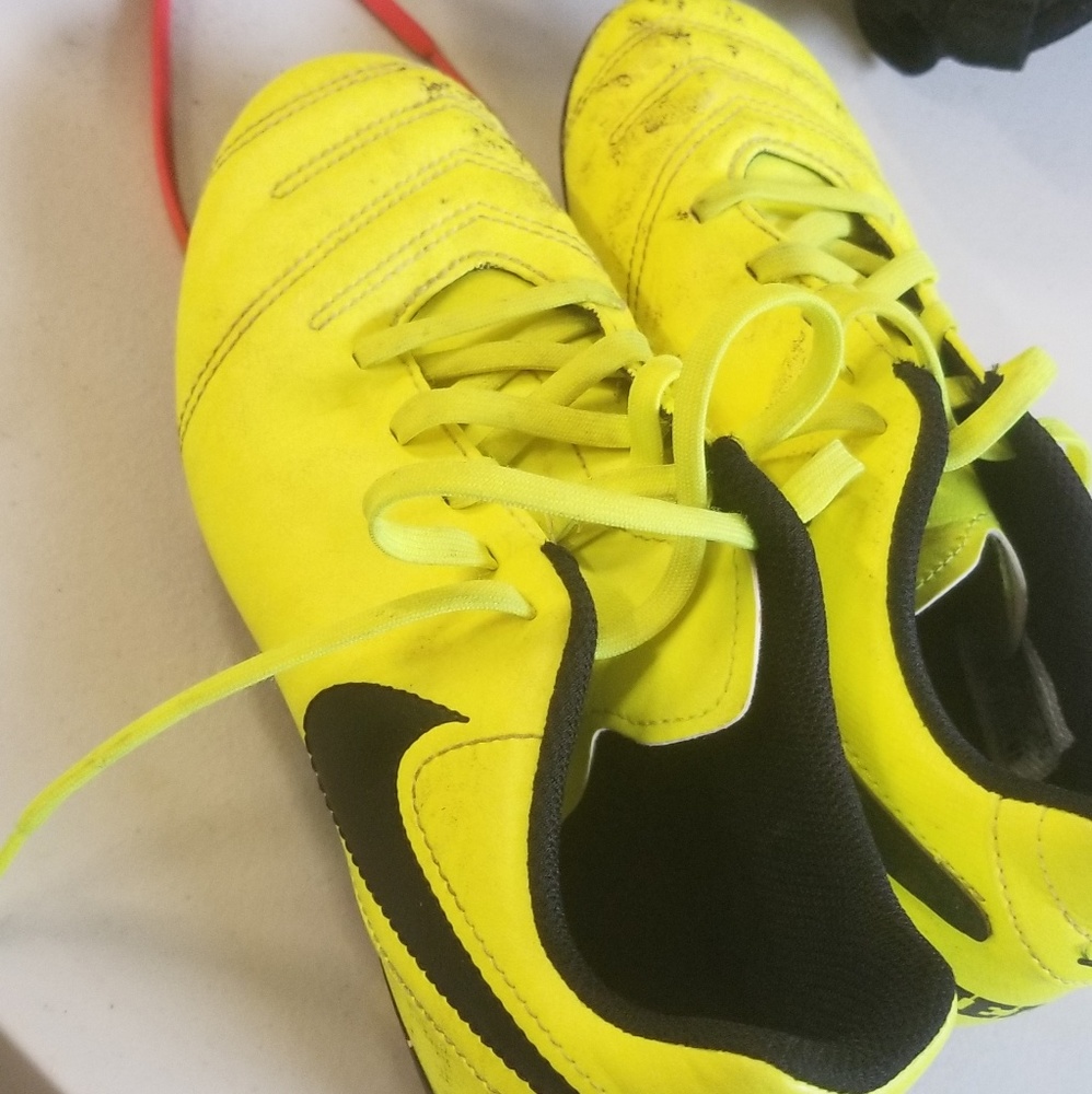 Soccer cleats